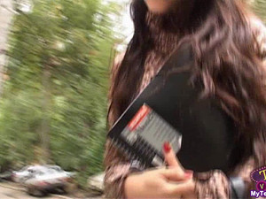 Ебет русскую шлюху членом и самотыком