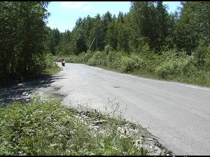 Сельский байкер ебет на природе второкурсницу Олю раком