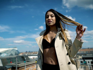 Казанская шлюха в чулках умело скачет на хуе очком