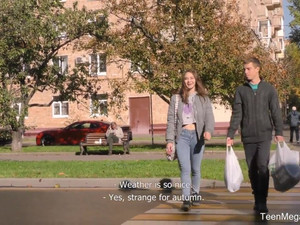 Оральные ласки привели Ленку в возбуждение и она отдалась