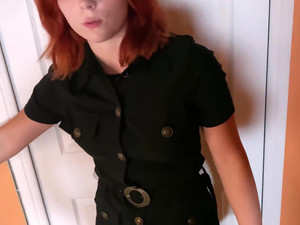 Охранник трахнул рыжую телку за воровство в питерском магазине